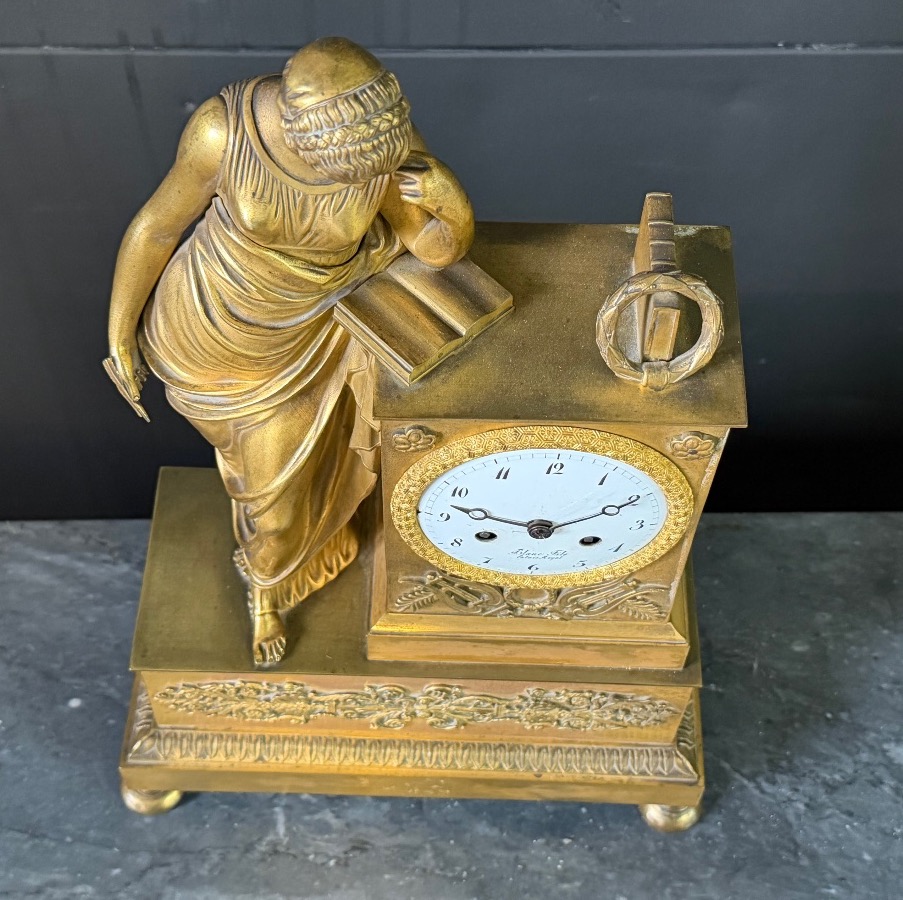 Pendule a la lecture en bronze doré d'époque Restauration début XIXème-photo-1