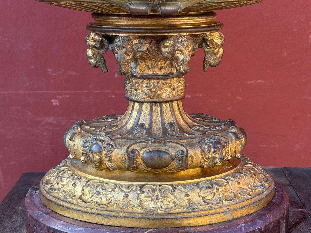 Importante coupe jardinière de style Néo renaissance en Bronze doré fondeur Graux Marly à Paris-photo-2