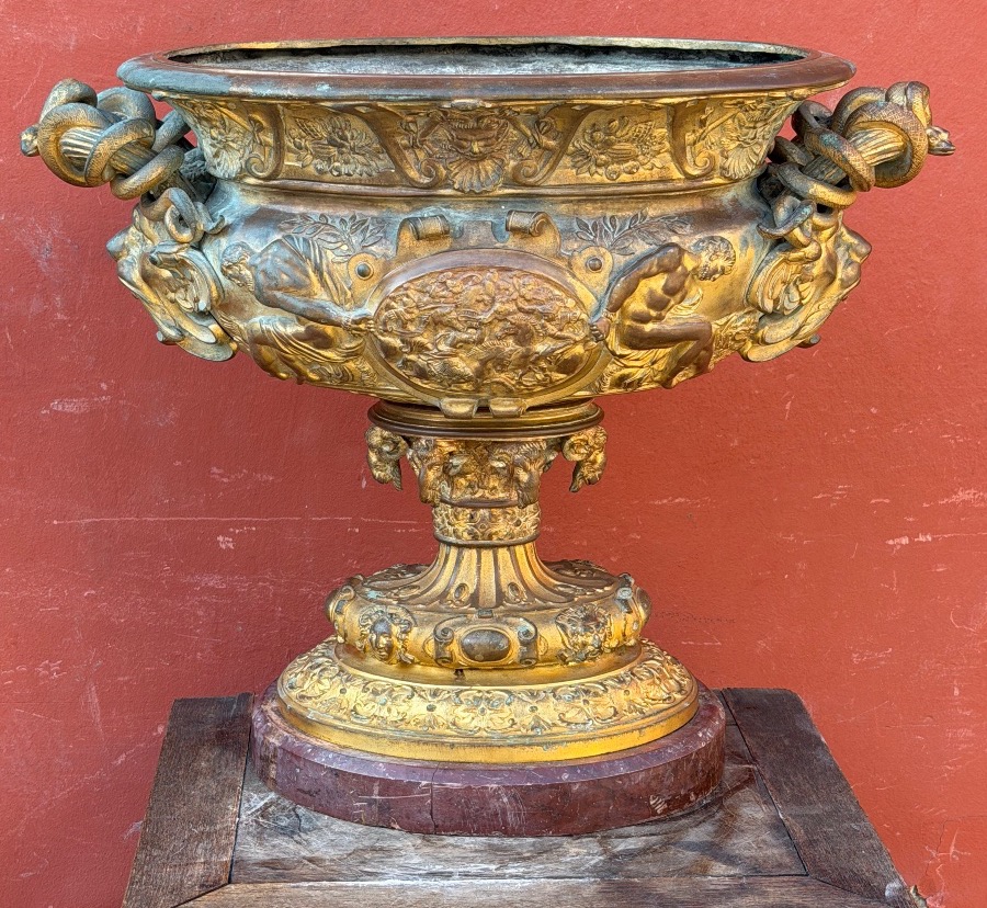 Importante coupe jardinière de style Néo renaissance en Bronze doré fondeur Graux Marly à Paris