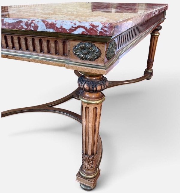 Table de milieu de style Louis XVI d’époque Napoléon III en acajou bronze marbre rouge royal -photo-1