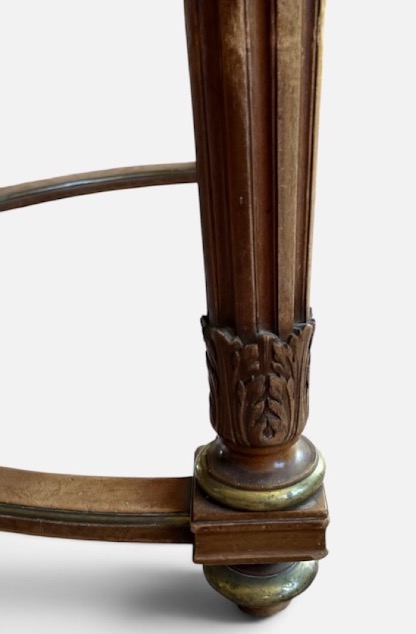Table de milieu de style Louis XVI d’époque Napoléon III en acajou bronze marbre rouge royal -photo-5