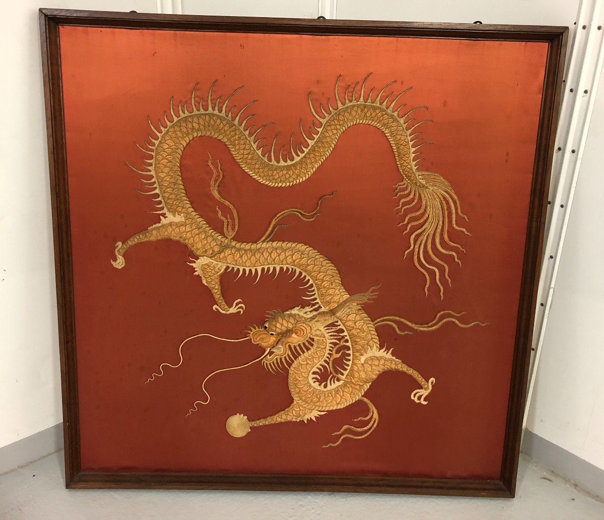 Grande Broderie Chine Fin XIXème - Dragon A La Perle -d : 135 X 135 Cm