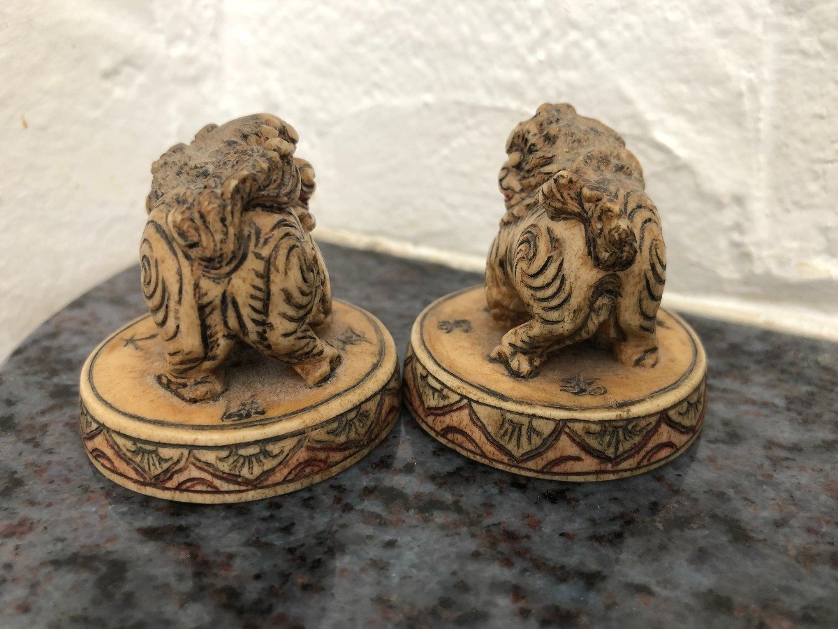 Pair Of Chinese Ivory Carvings "fo Dogs" - Okimono-photo-1