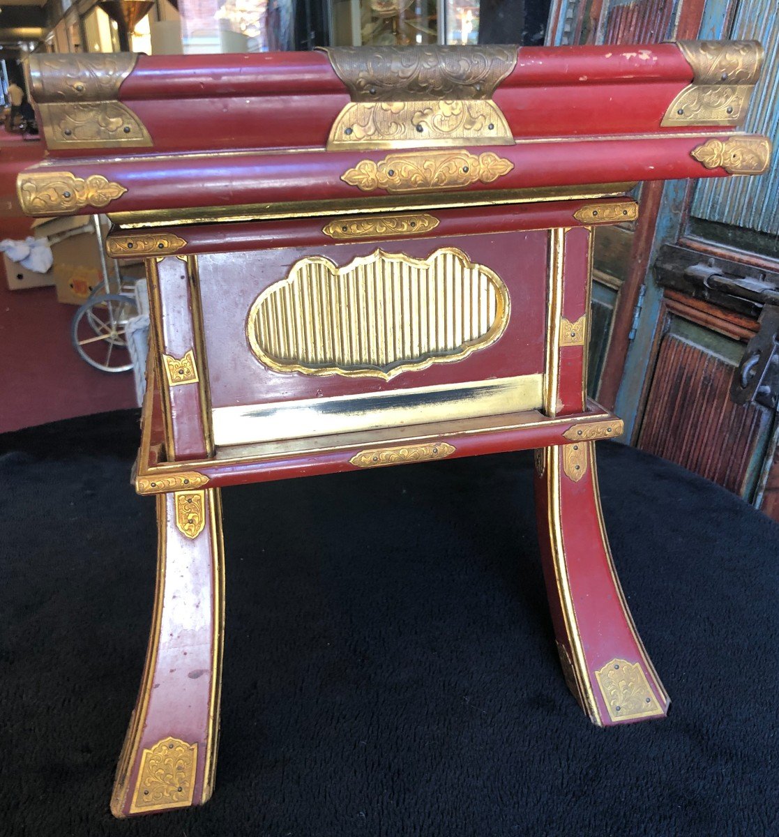 Ancienne Table d'Autel - Japon - Laque Réhaussée d'éléments En Métal Ciselé Et Doré époque Edo -photo-1