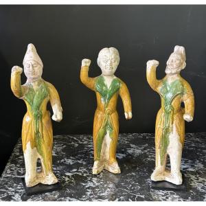 Statuettes ensemble de trois palefreniers céramique de la Chine époque Tang (618-907) dynastie 