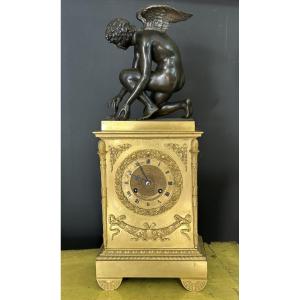Restoration Period Gilt Bronze Clock Circa 1830 - Eros With Butterfly H 50 Cm