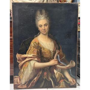 Portrait de femme en attribut de Diane Chasseresse époque fin XVII ou début XVIIIème H 100 cm