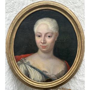 Portrait de femme en ovale d’époque XVIIIème peinture sur toile marouflée sur carton 