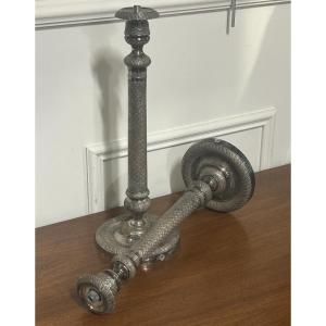 Grande paire de bougeoirs en métal argenté d’époque Restauration vers 1840 H 36 cm