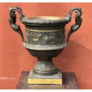 Important vase en bronze d’après l’antique - grand tour - vase Médicis anses sirène début XIXèm