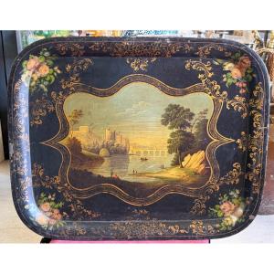 Grand plateau en tôle peint d’époque Napoléon III à décor de paysage et de fleurs L 78 cm