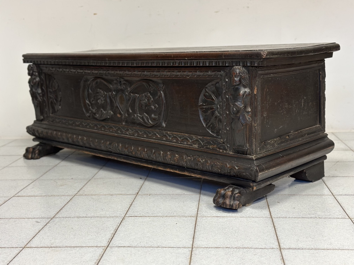 Lombard Carved Chest From The Early 17th Century-photo-3