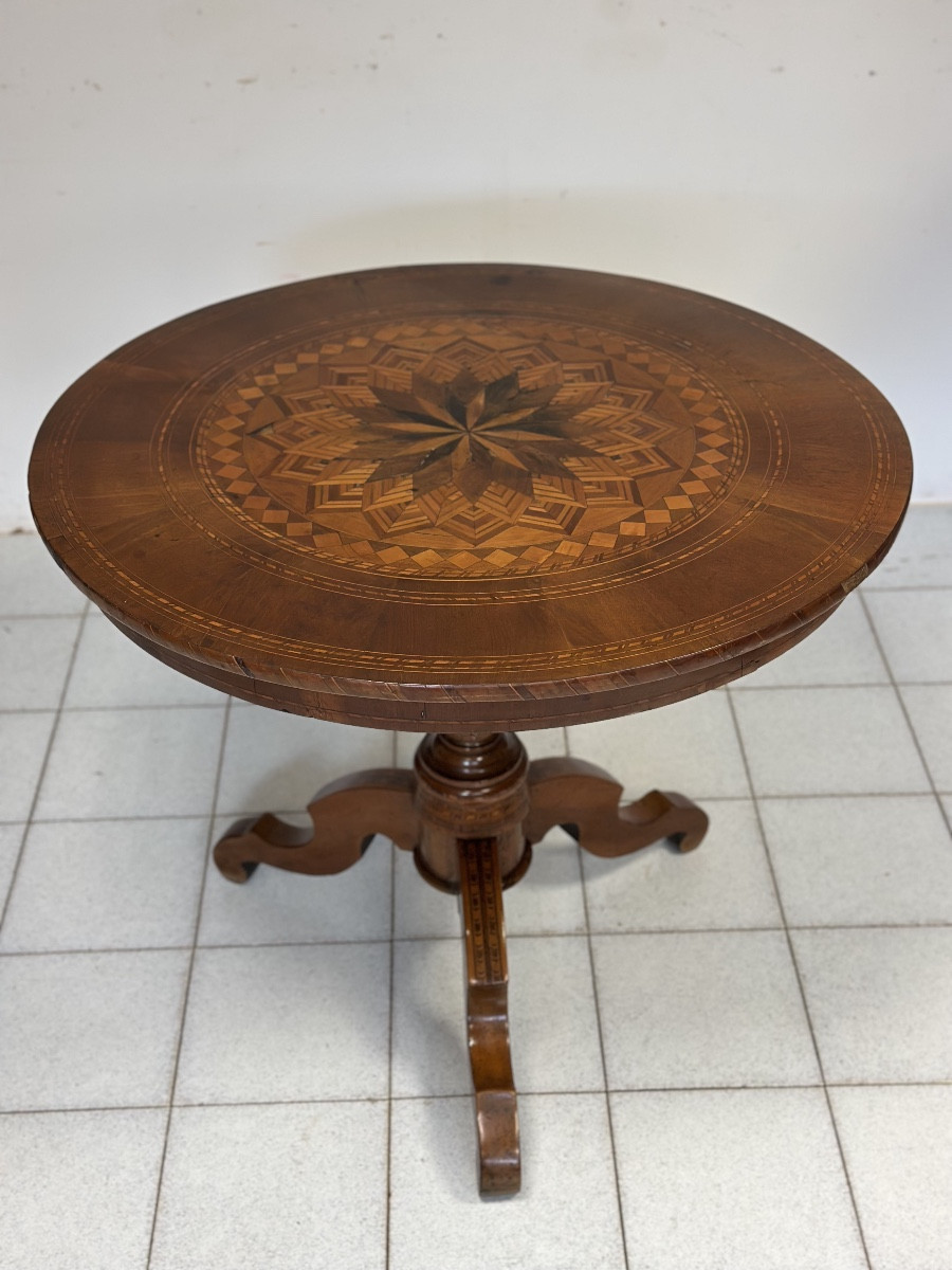 Nlaid Rolo Table. 19th Century