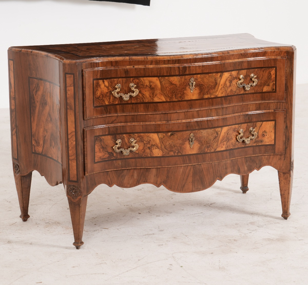 Commode à Façade Et Côtés Galbés.  Padoue Vicence XVIIIe Siècle-photo-2