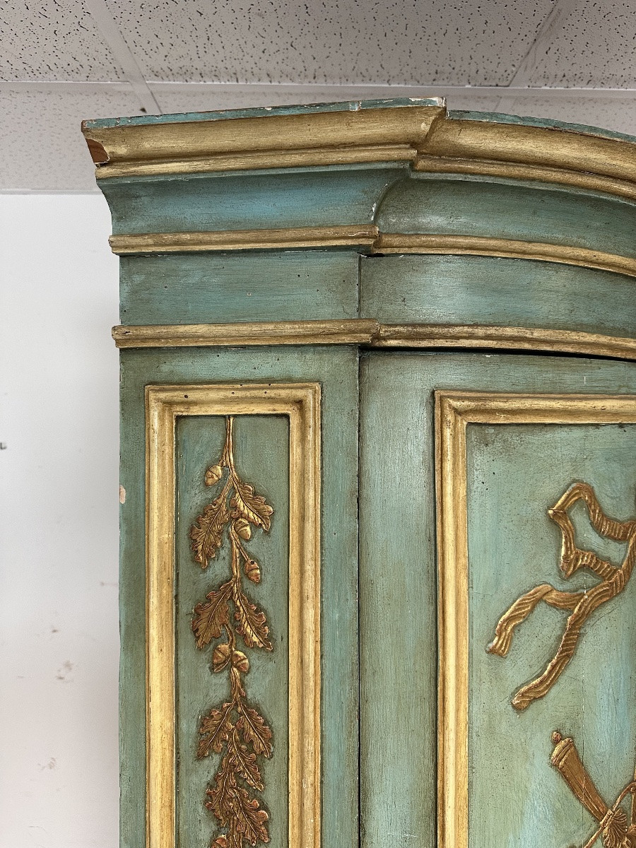 Encoignure courbée, laquée et peinte, Toscane, Louis XIV. Fin XVIIe siècle, début XVIIIe siècle-photo-1