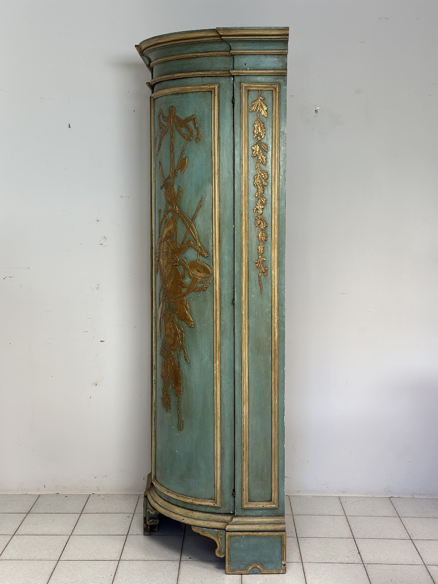 Encoignure courbée, laquée et peinte, Toscane, Louis XIV. Fin XVIIe siècle, début XVIIIe siècle-photo-6