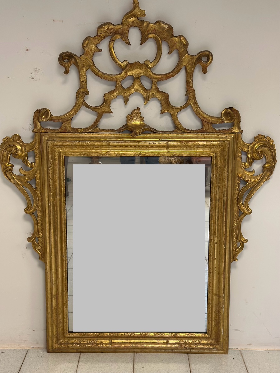 Miroir en bois sculpté et doré. Venise, XVIIIe siècle