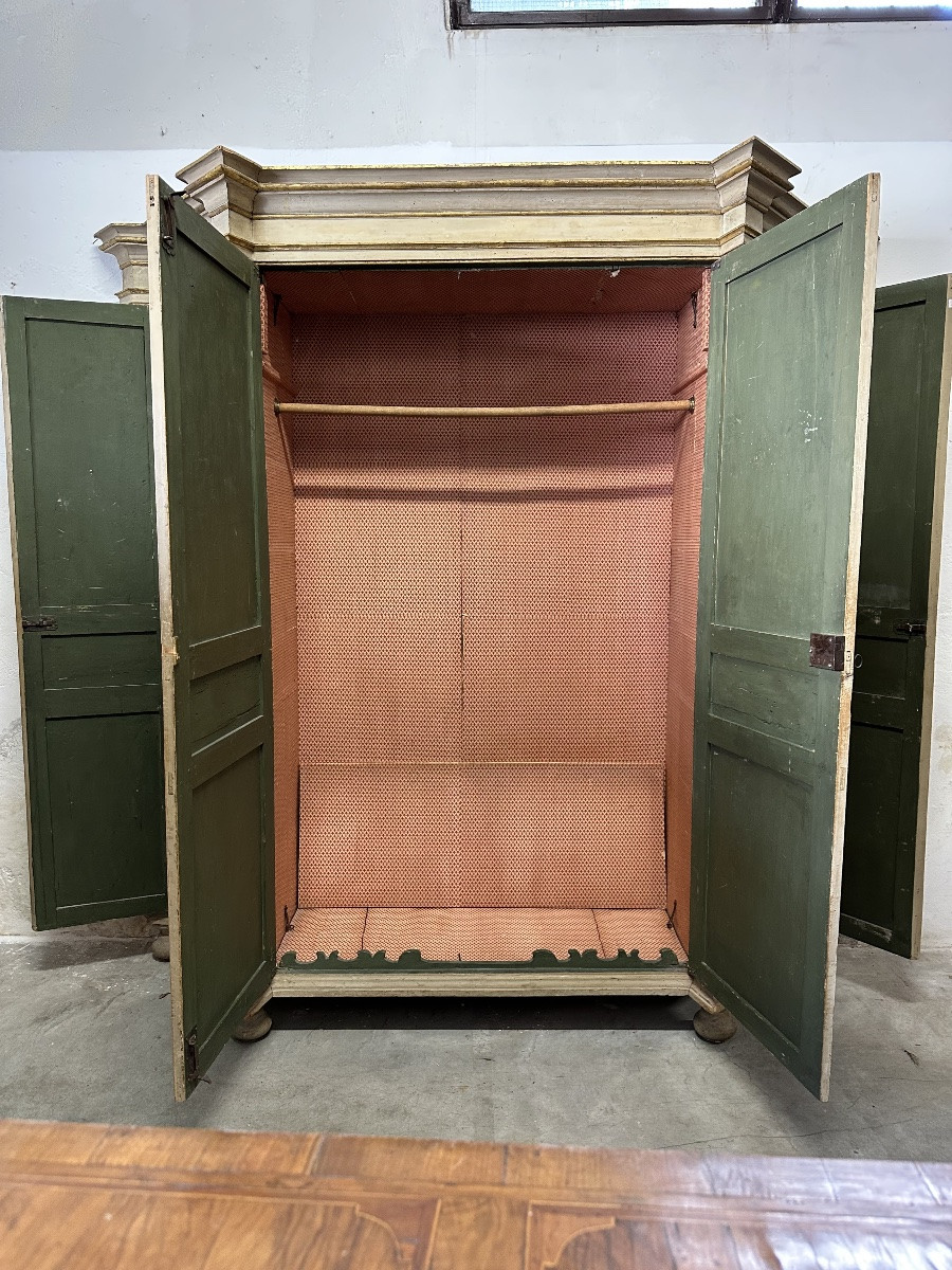 Armoire d'angle à quatre portes, laquée et peinte en or. Piémont-Ligurie, milieu du XVIIIe sièc-photo-4
