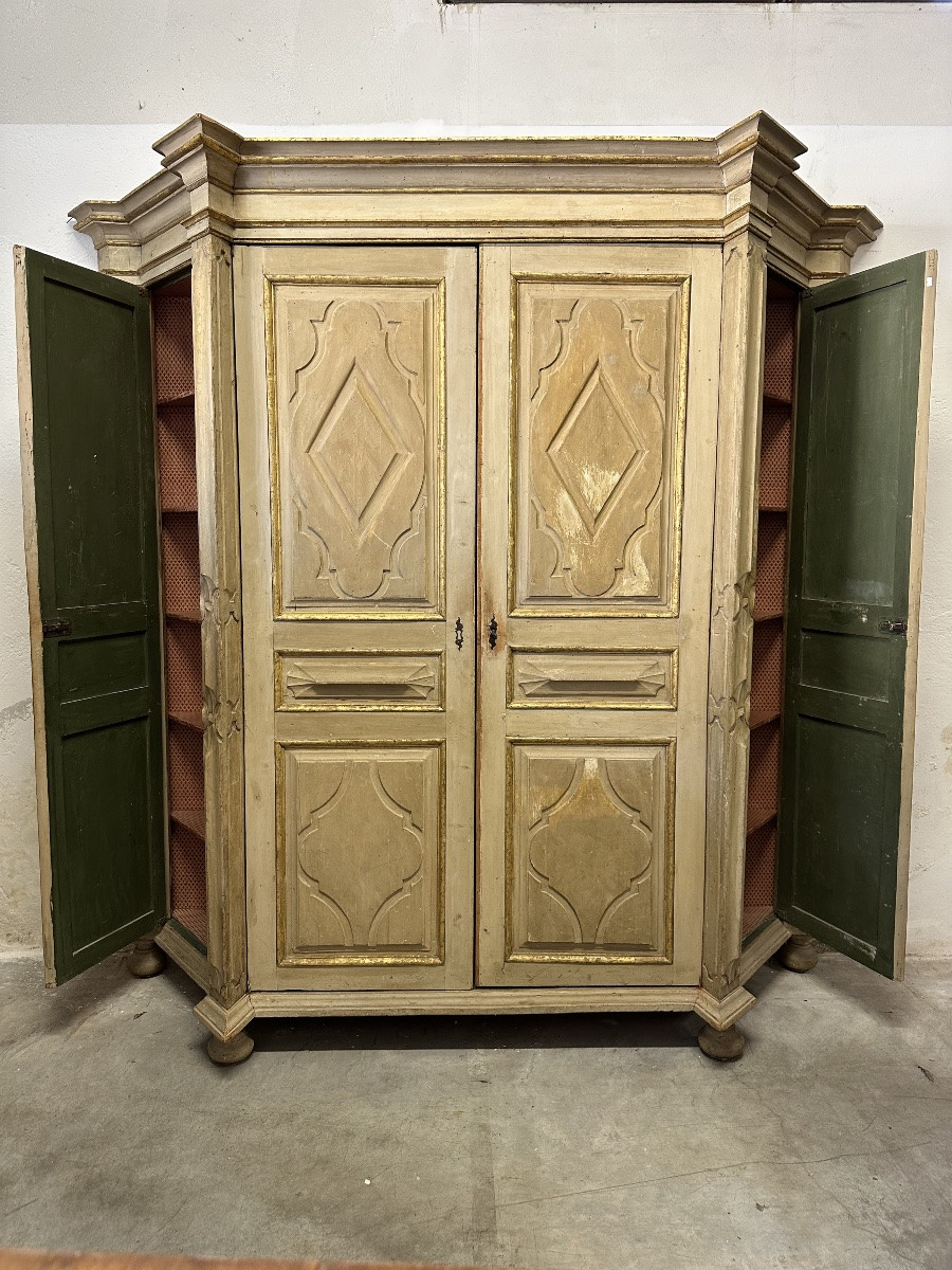 Armoire d'angle à quatre portes, laquée et peinte en or. Piémont-Ligurie, milieu du XVIIIe sièc-photo-5