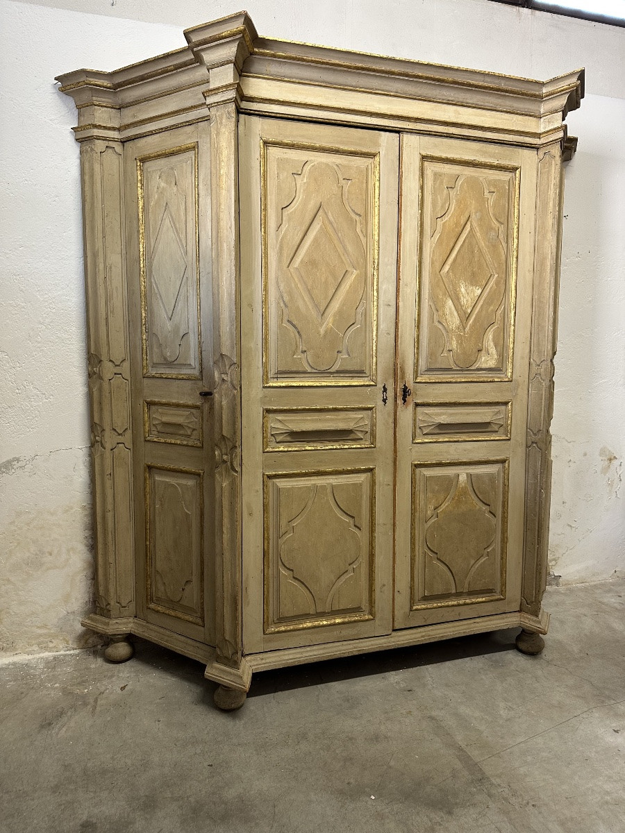 Armoire d'angle à quatre portes, laquée et peinte en or. Piémont-Ligurie, milieu du XVIIIe sièc-photo-6