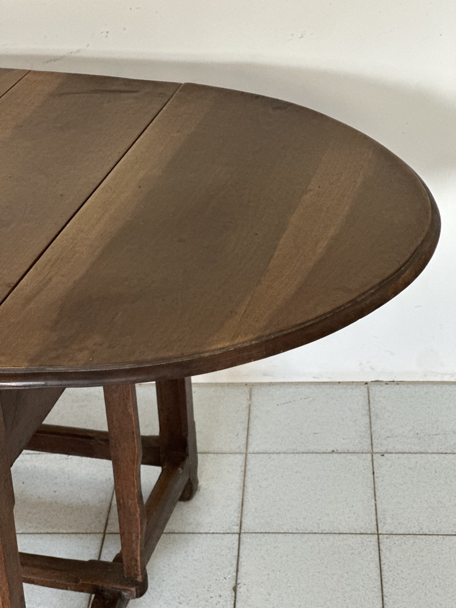 Walnut Hinged Table. 17th Century-photo-3