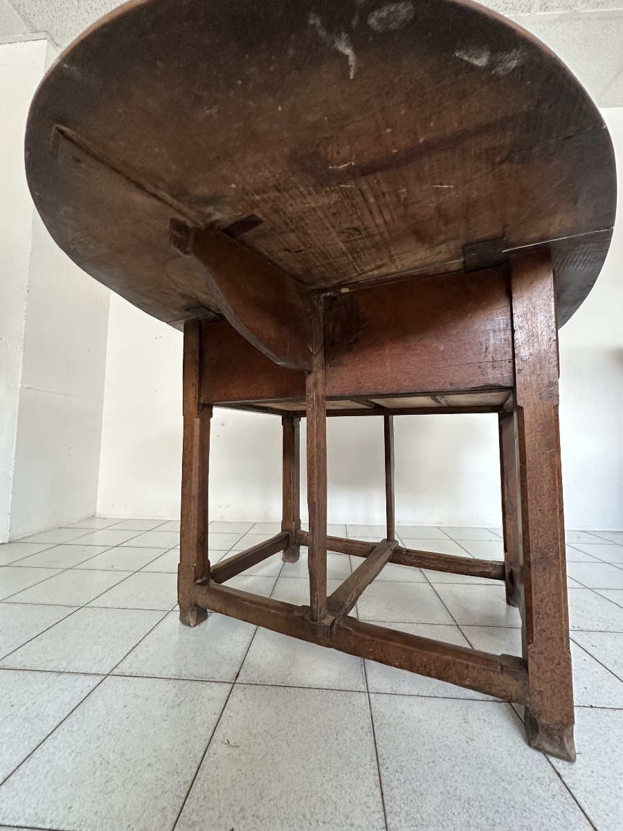 Walnut Hinged Table. 17th Century-photo-5