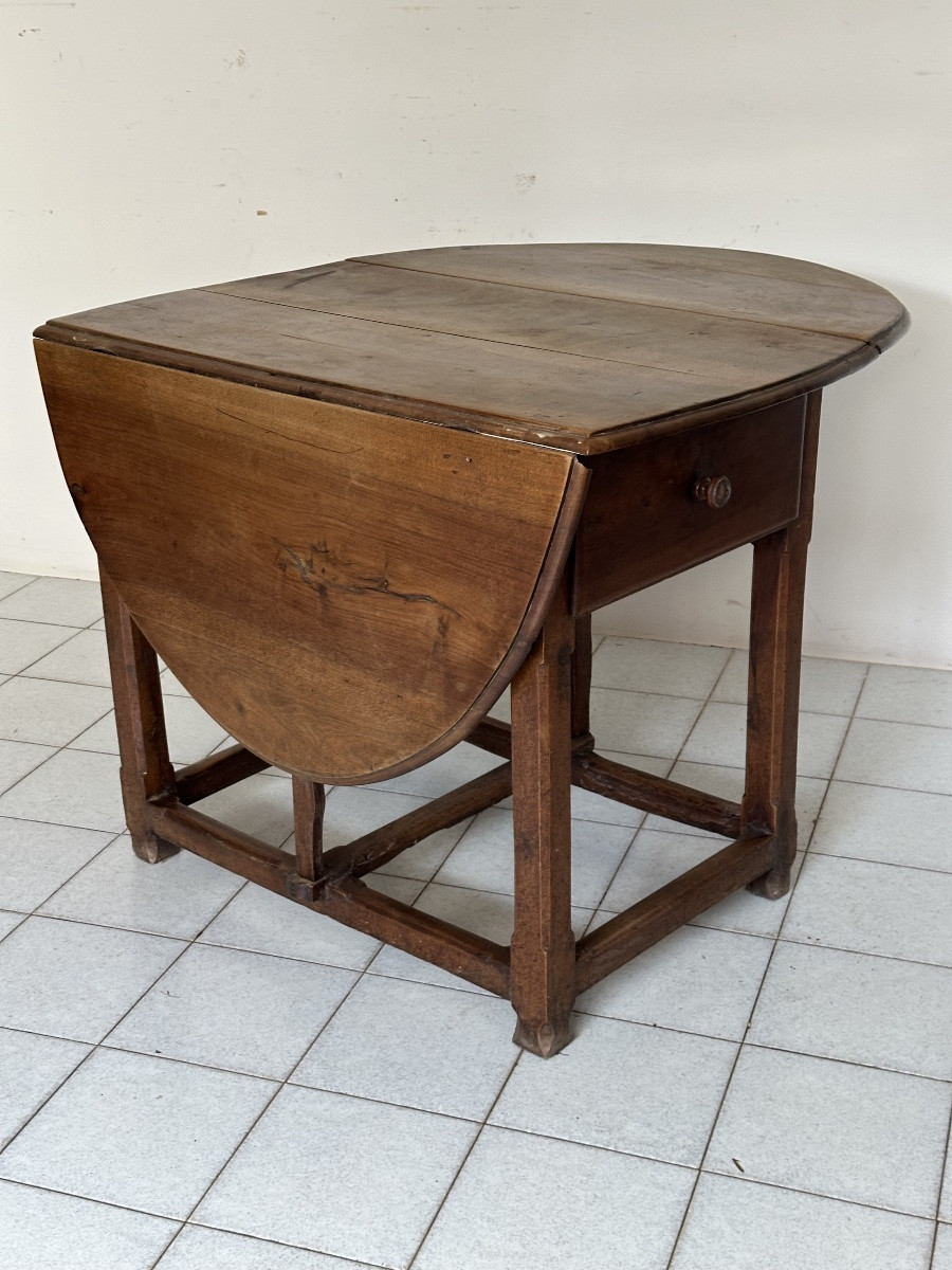 Walnut Hinged Table. 17th Century-photo-6