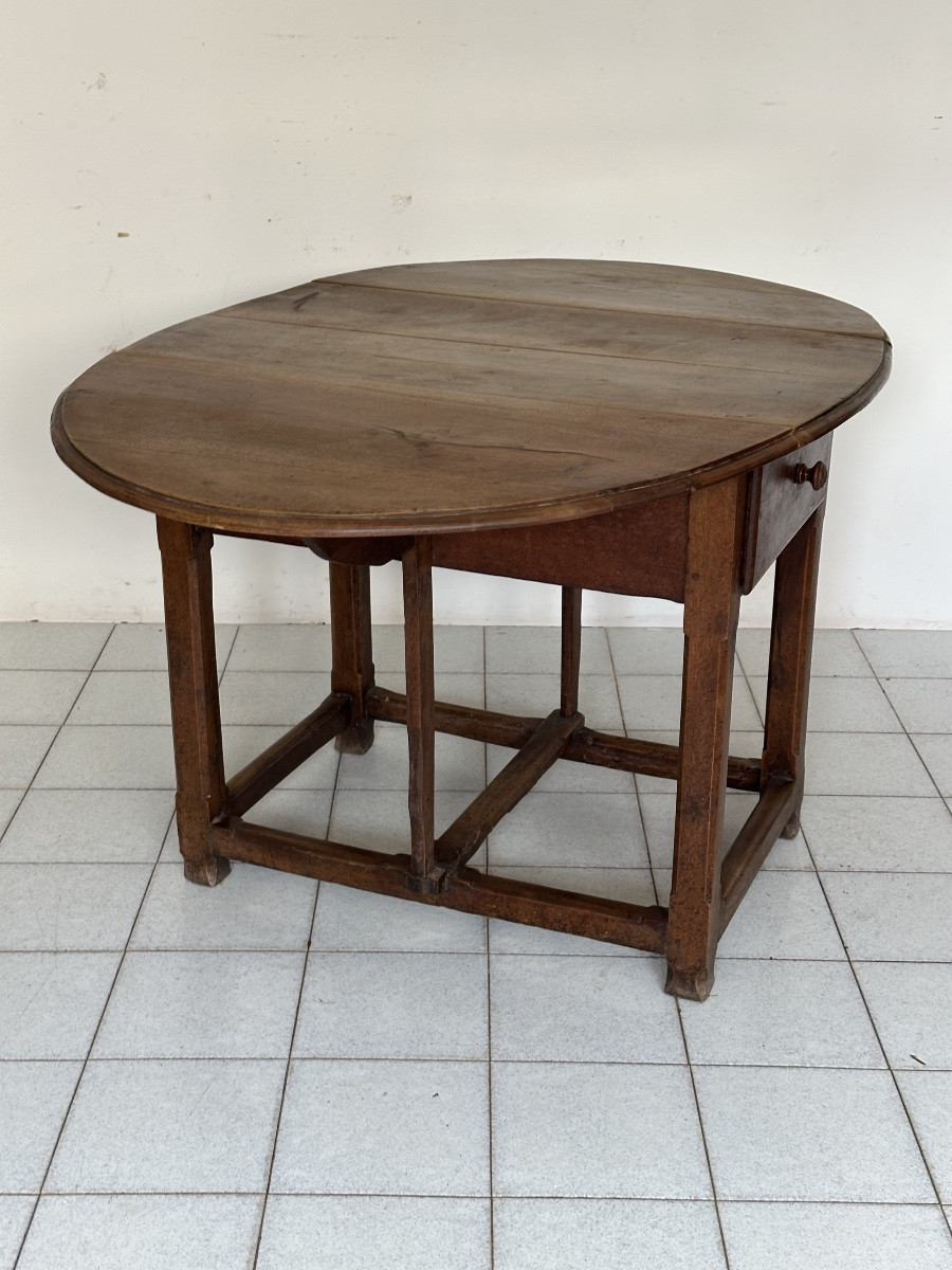 Walnut Hinged Table. 17th Century-photo-8