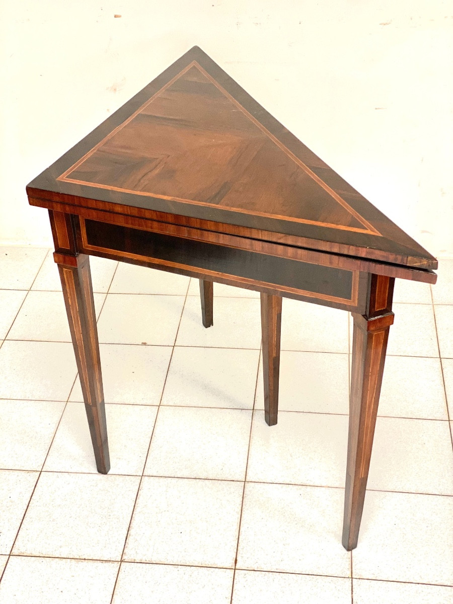 Table à jeu Louis XVI. Gênes, fin du XVIIIe siècle.
