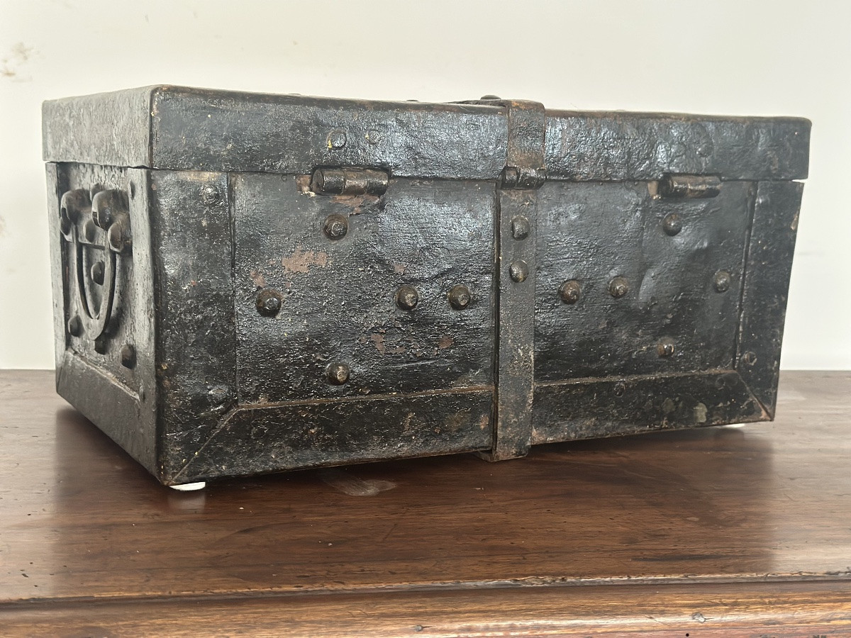 Small Studded Iron Travel Chest. Early 19th Century.-photo-4