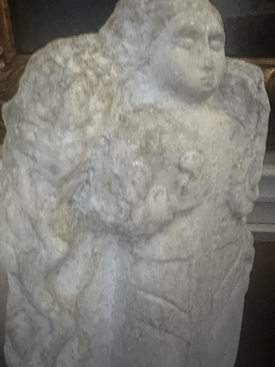 Sculpture en pierre de la Madone de la fin du XVIe siècle-photo-5