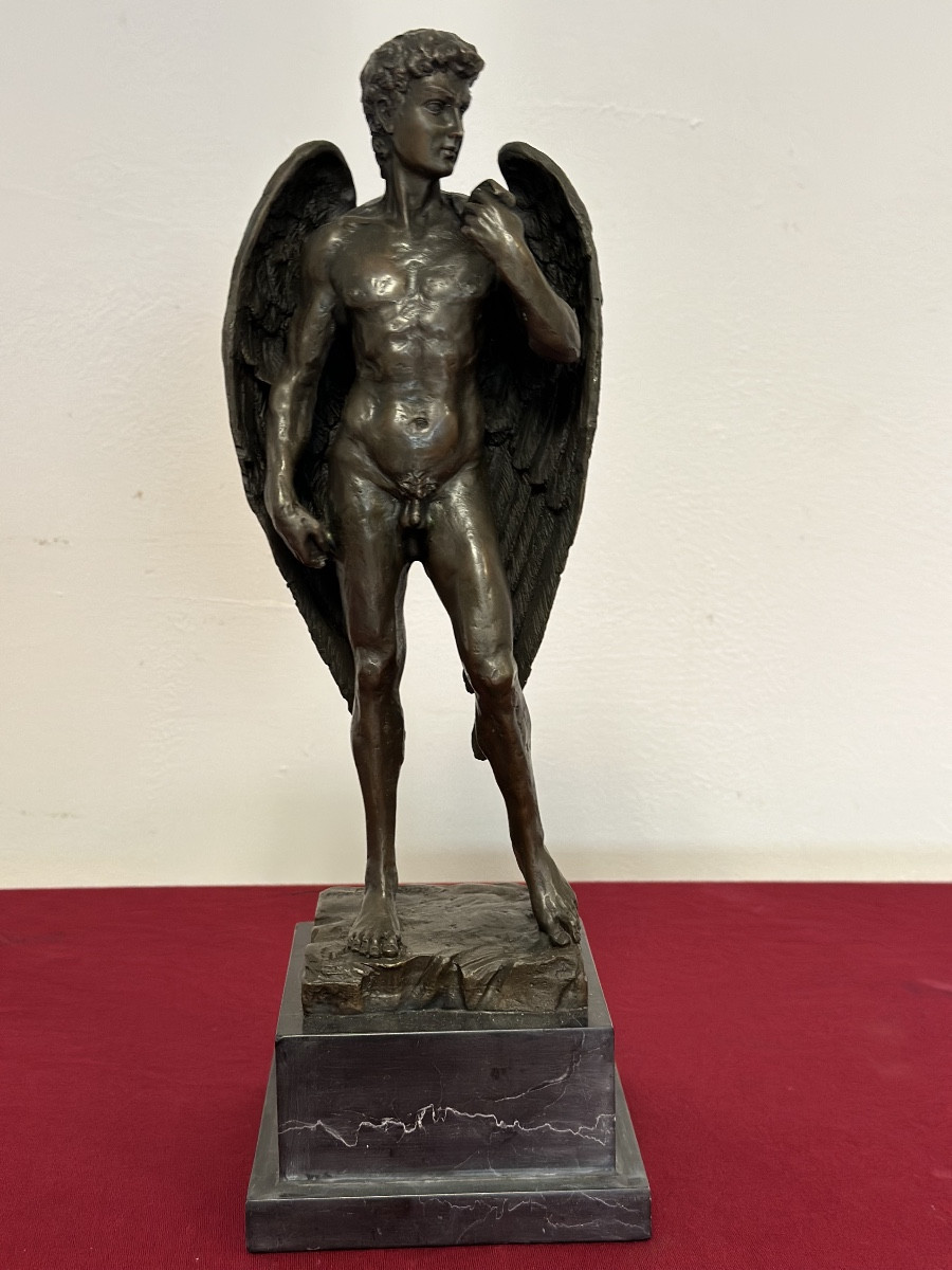 Sculpture en bronze sur socle en marbre. XXe siècle