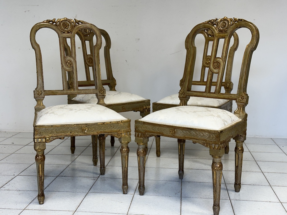 Suite de quatre chaises Louis XVI laquées et dorées. XVIIIe siècle. Restaurées.