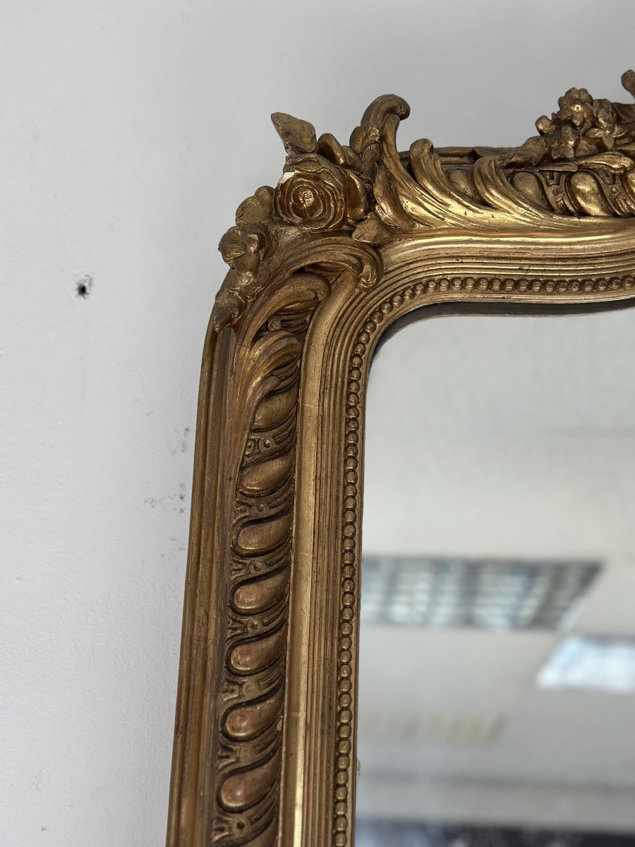 Miroir lombard sculpté et doré du XIXe siècle. 145 x 83 cm. Restauré.-photo-4