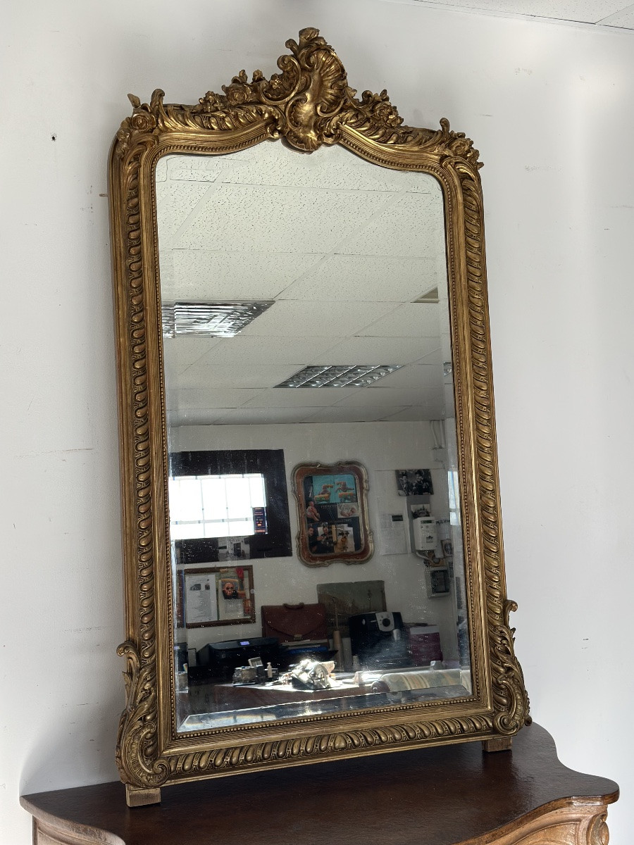 Miroir lombard sculpté et doré du XIXe siècle. 145 x 83 cm. Restauré.-photo-2