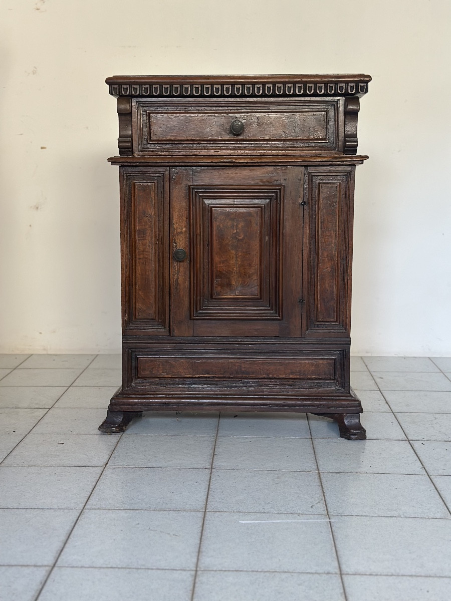 Cabinet en noyer. Lombardie 1600