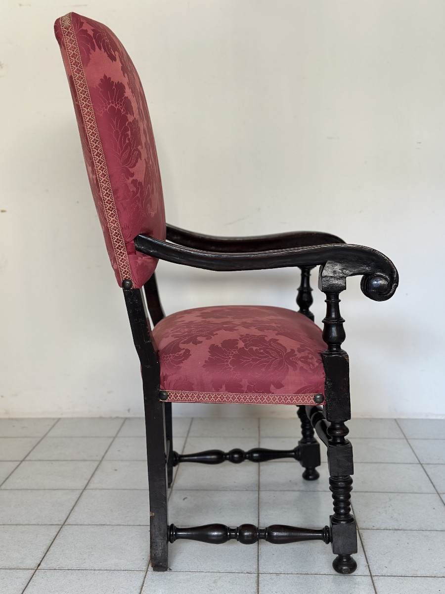 Walnut Throne Chair. Bologna, 18th Century.-photo-4