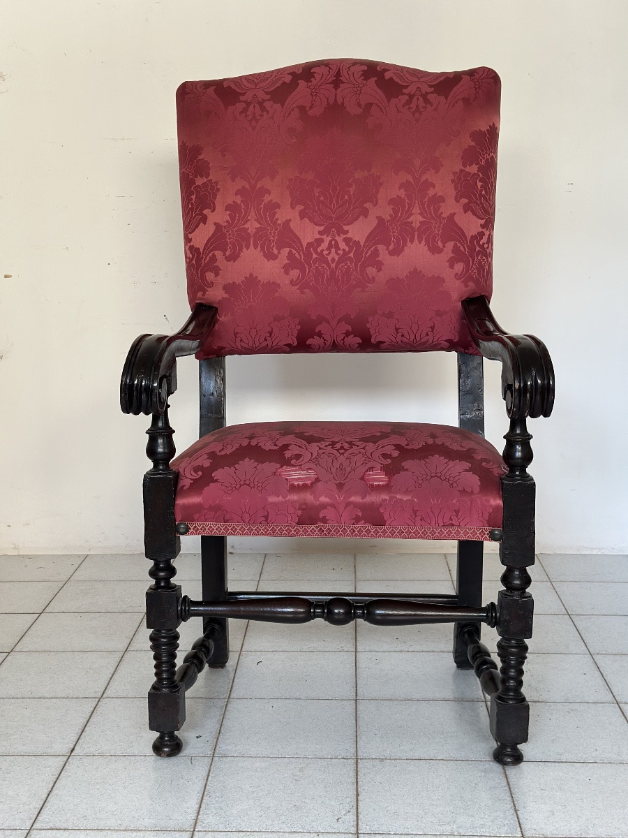 Walnut Throne Chair. Bologna, 18th Century.-photo-1