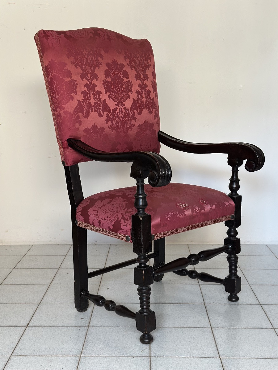 Walnut Throne Chair. Bologna, 18th Century.-photo-2