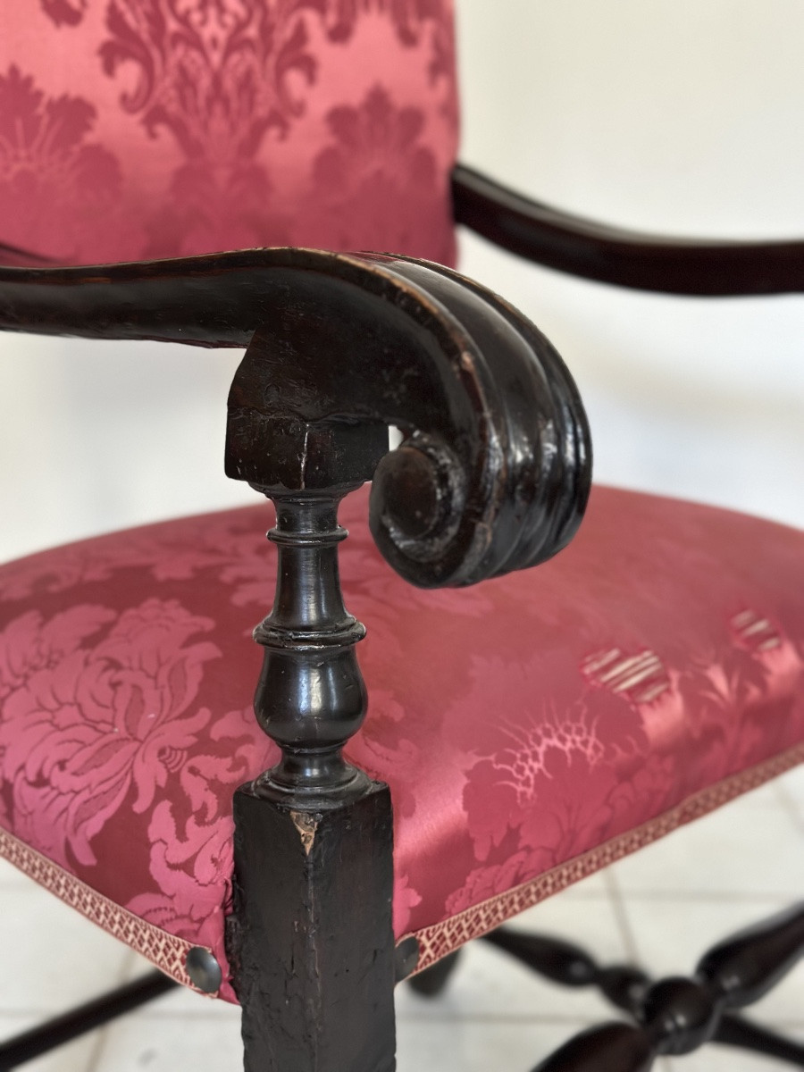 Walnut Throne Chair. Bologna, 18th Century.-photo-3