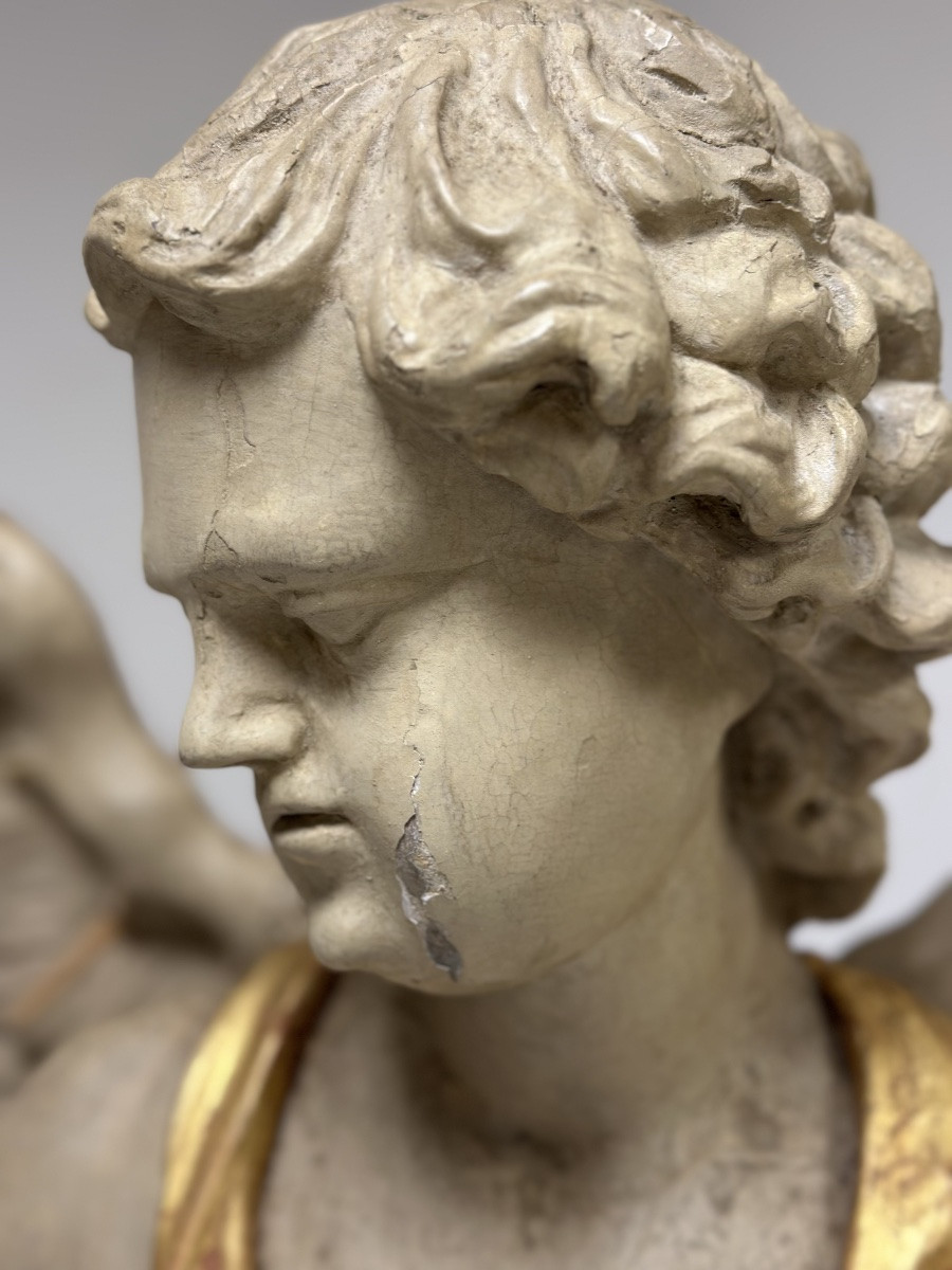 Ange ailé en bois sculpté et doré. Sienne, XVIIIe siècle. H 136 cm.-photo-2