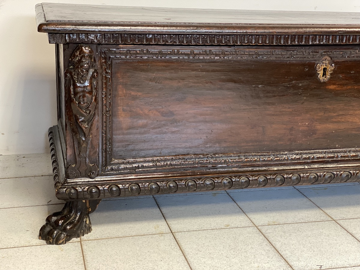 Lombard Walnut Chest. 17th Century-photo-3