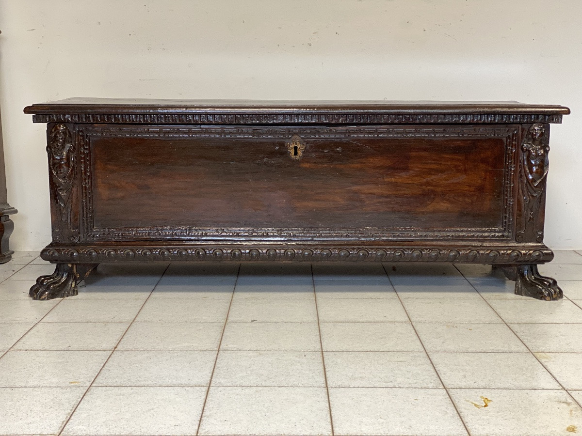 Lombard Walnut Chest. 17th Century-photo-1