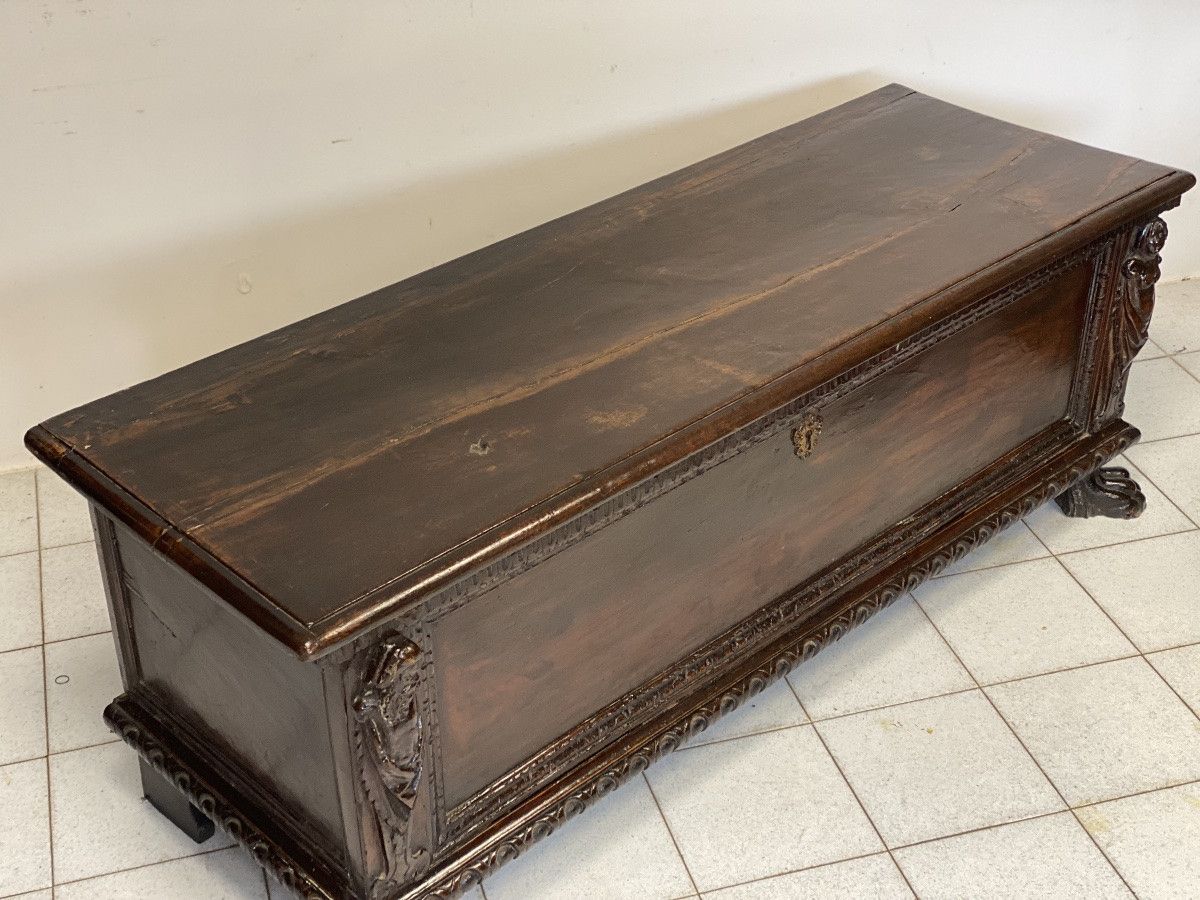 Lombard Walnut Chest. 17th Century-photo-6