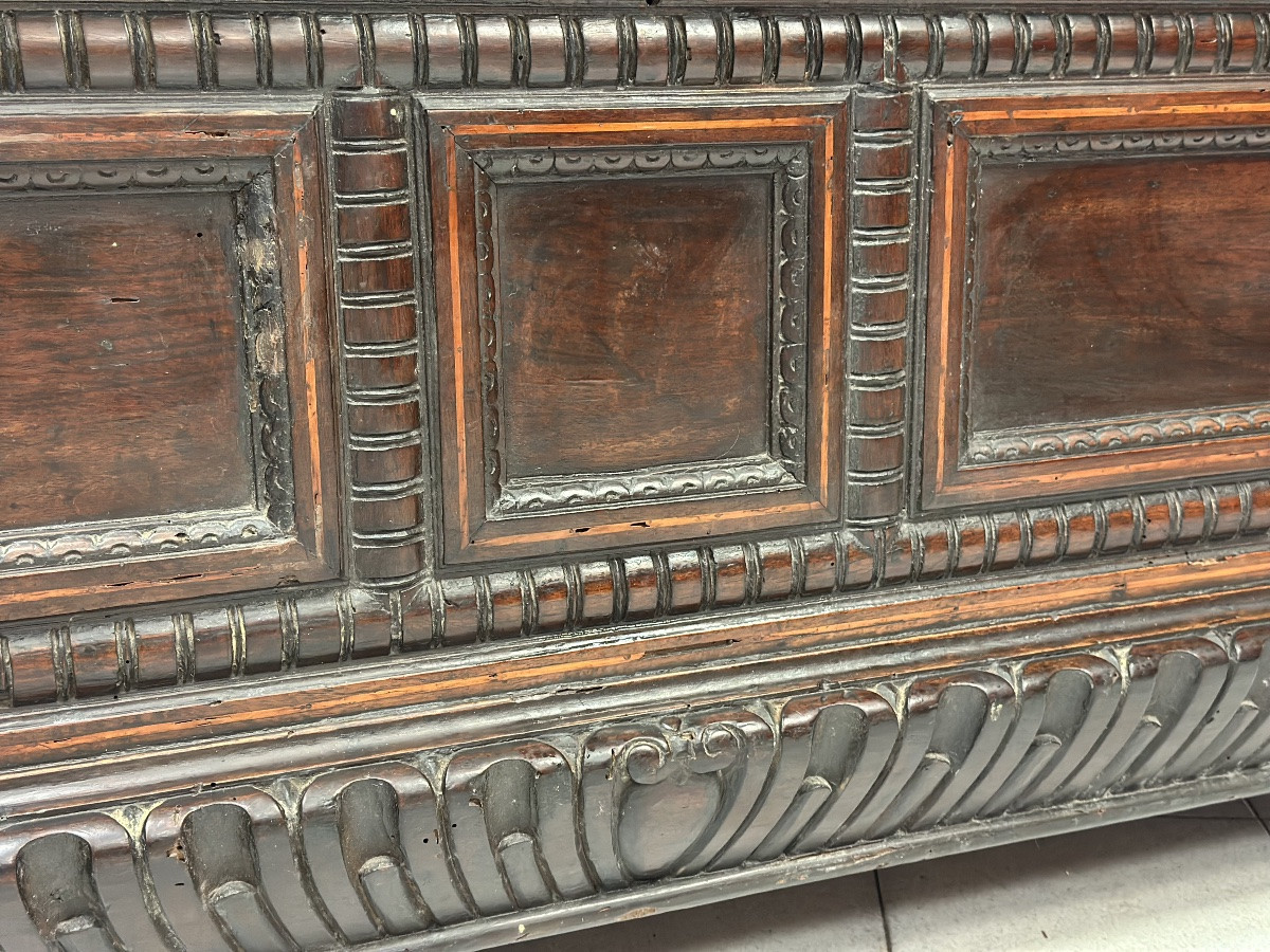 Walnut Chest. Emilia Tuscany Louis XIV Period 17th Century-photo-2