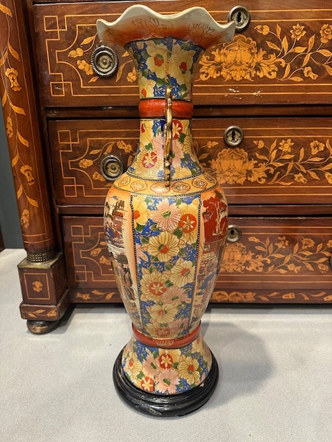 Vase en porcelaine peinte et dorée. Japon, XXe siècle.-photo-4