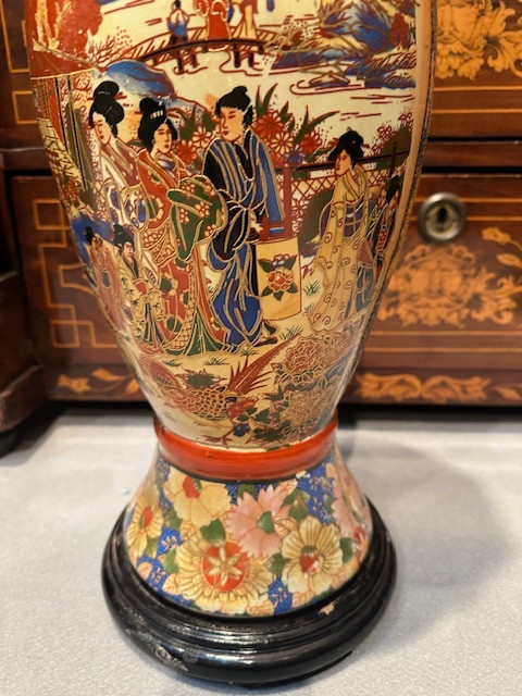 Vase en porcelaine peinte et dorée. Japon, XXe siècle.-photo-5