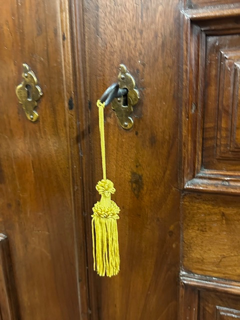 A Four-leaf Clover Wardrobe. Genoa, 17th Century. Restored.-photo-2