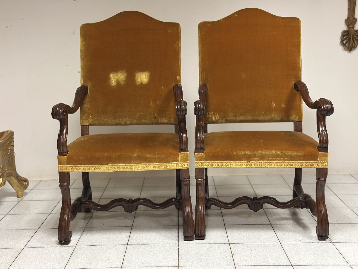 Paire de trônes en os de bélier. Lombardie, fin du XVIIe siècle.