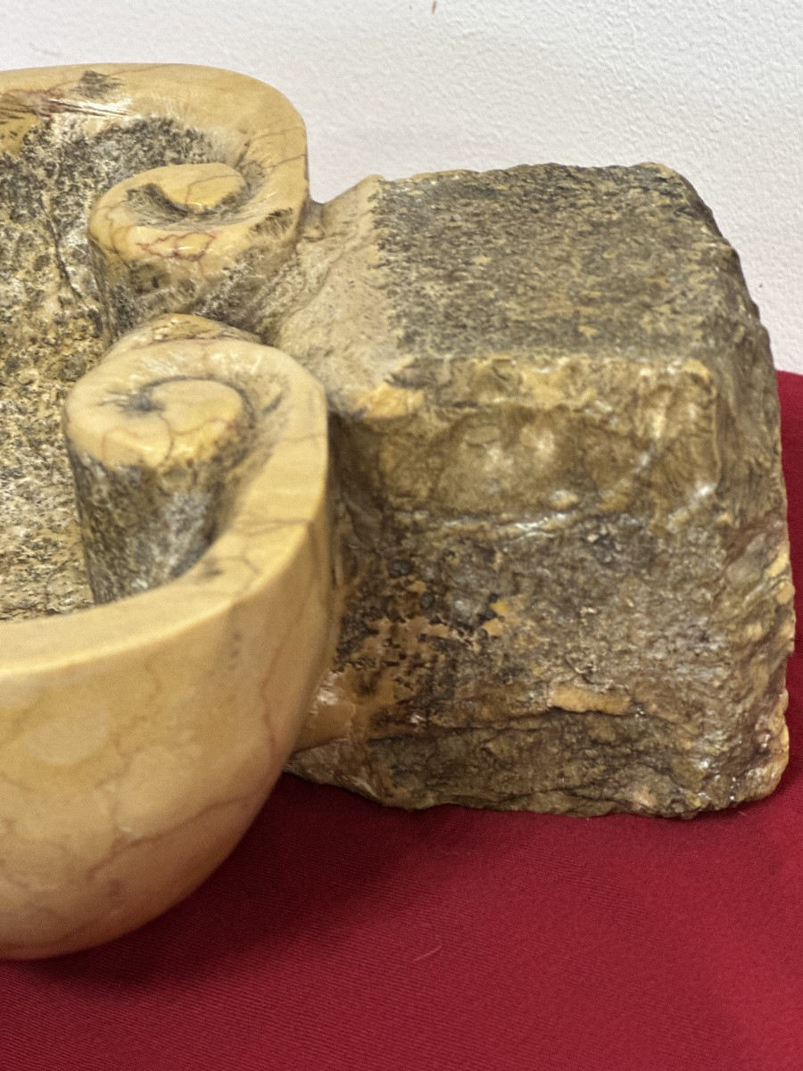 Holy Water Stoup In Yellow Siena Marble. 19th Century-photo-2